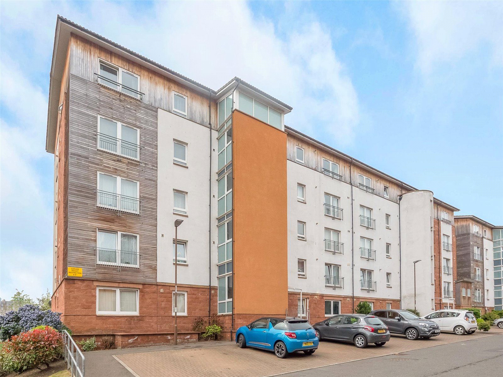 2 bed flat to rent in Albion Gardens, Easter Road, Edinburgh EH7 Zoopla