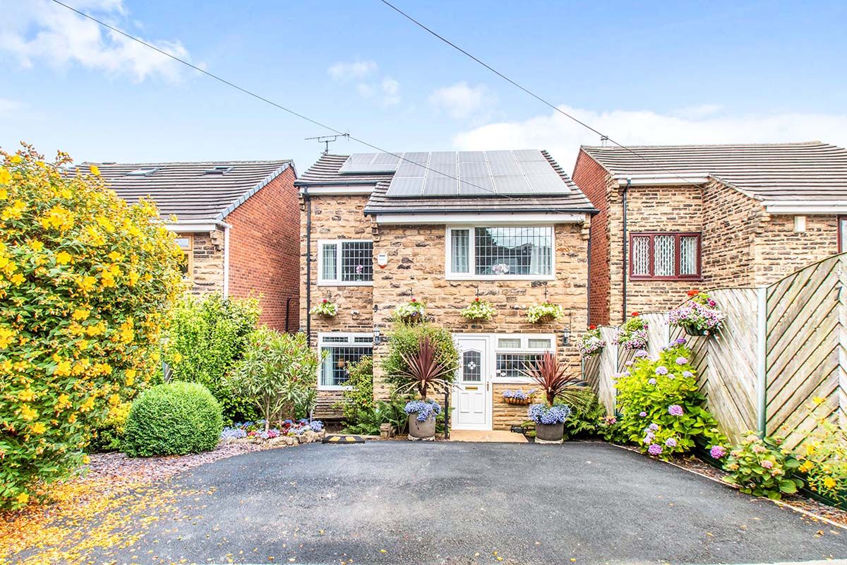 3 bed detached house for sale in Little Lane, Churwell, Morley, Leeds