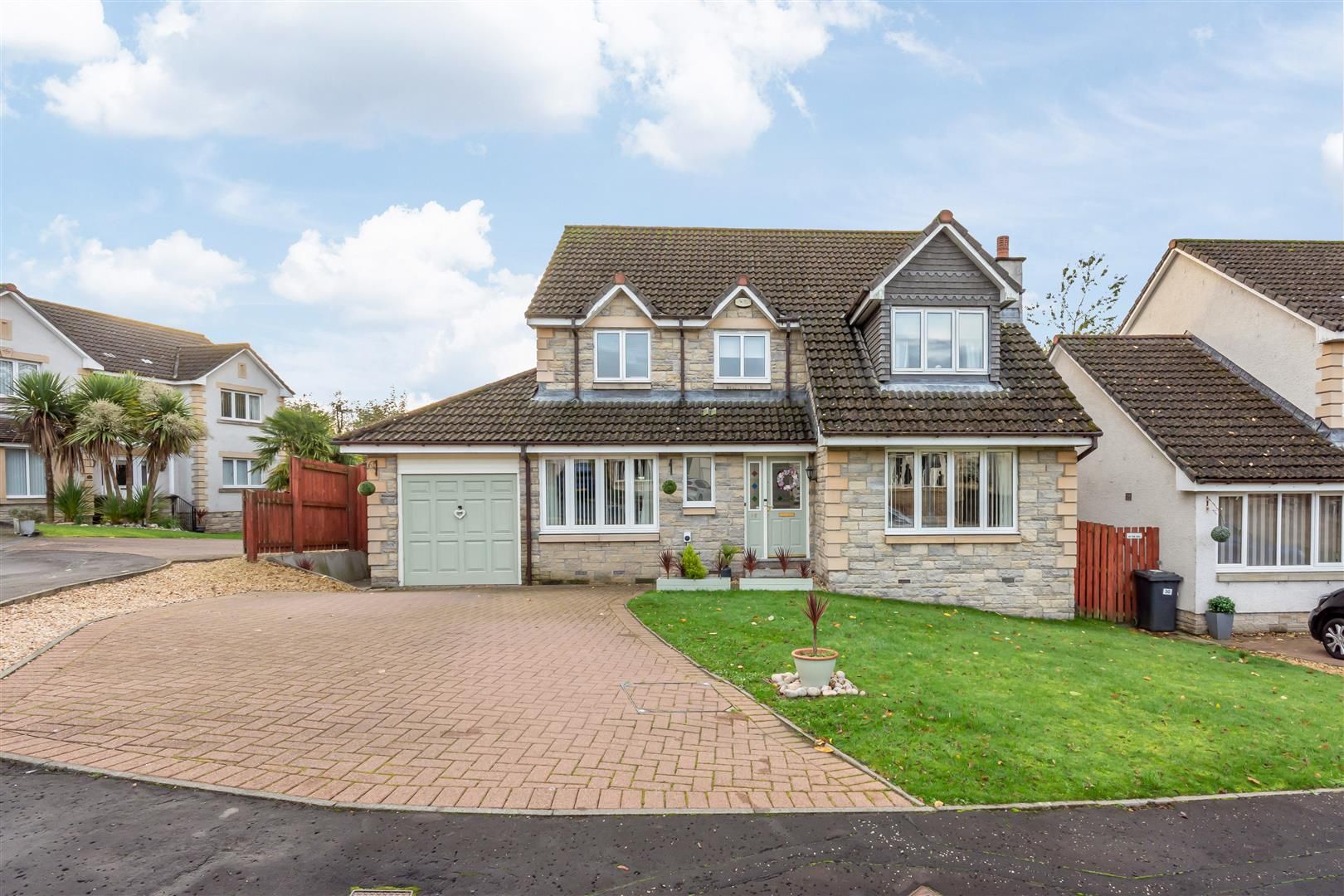 4 bed detached house for sale in 32 Dovecot Wynd, Dunfermline KY11 Zoopla
