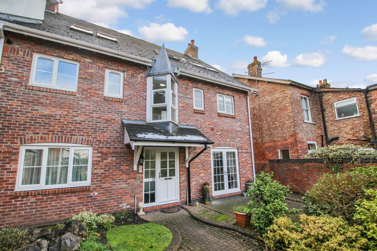 2 bed flat to rent in Gravel Lane, Wilmslow, Cheshire SK9 Zoopla