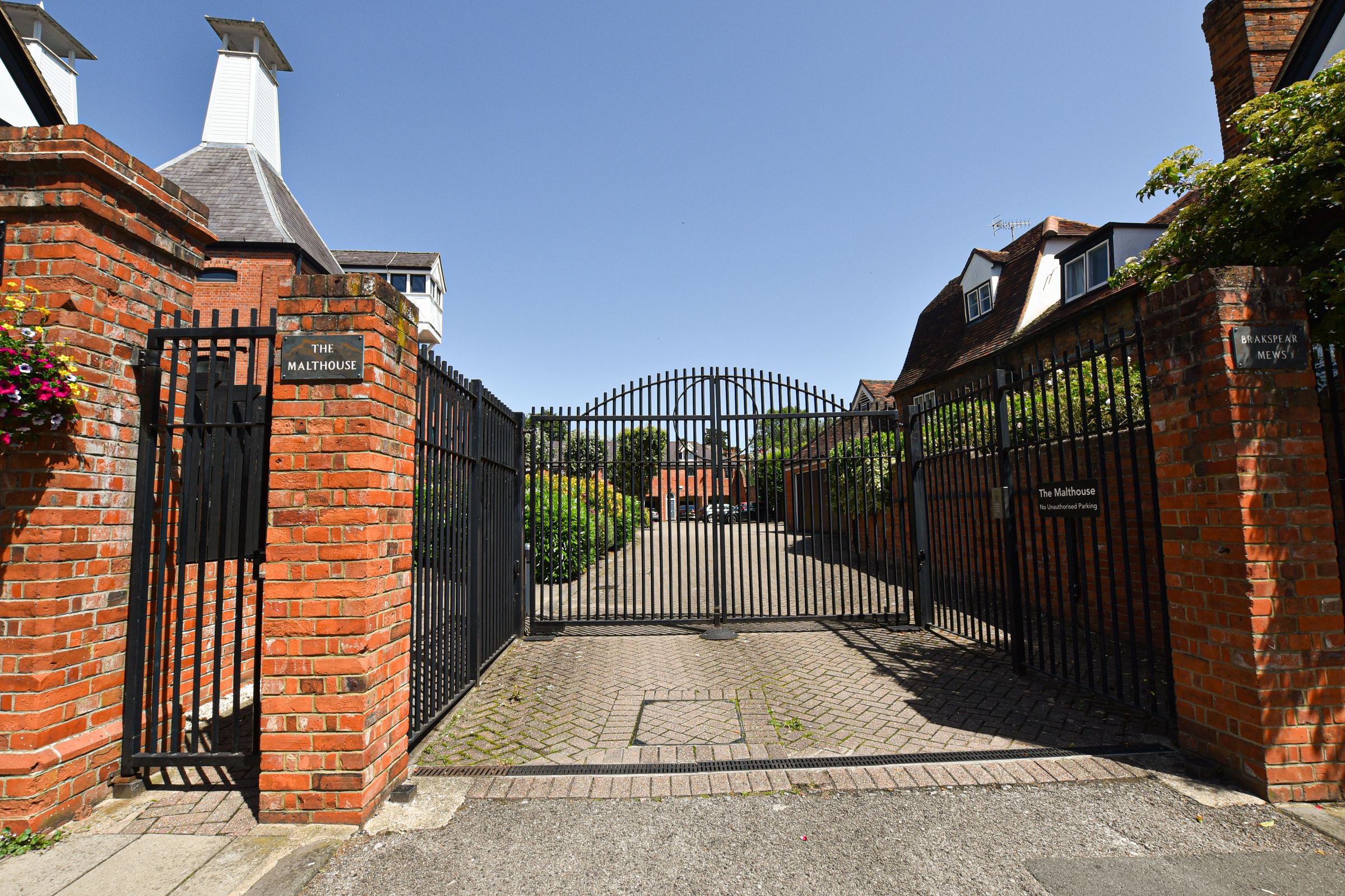 2 bed to rent in Brakspear Mews, New Street, HenleyOn