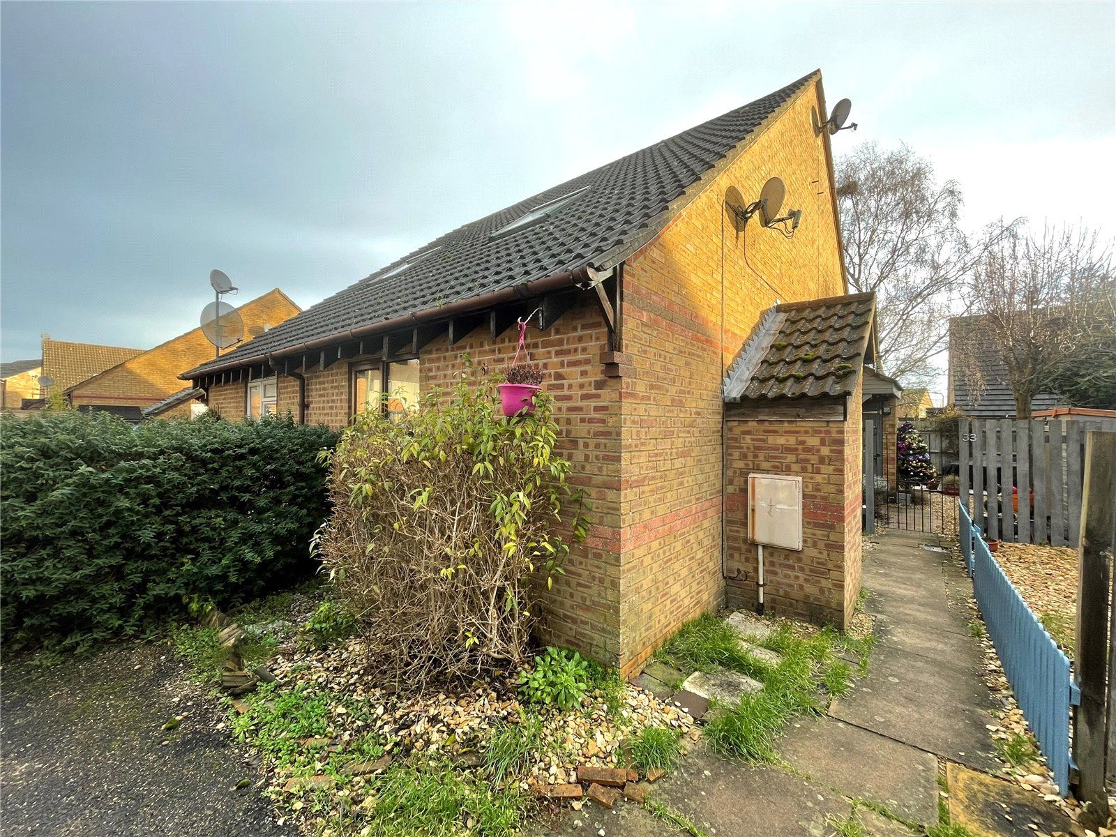 1 bed terraced house for sale in Sycamore Gardens, Bicester