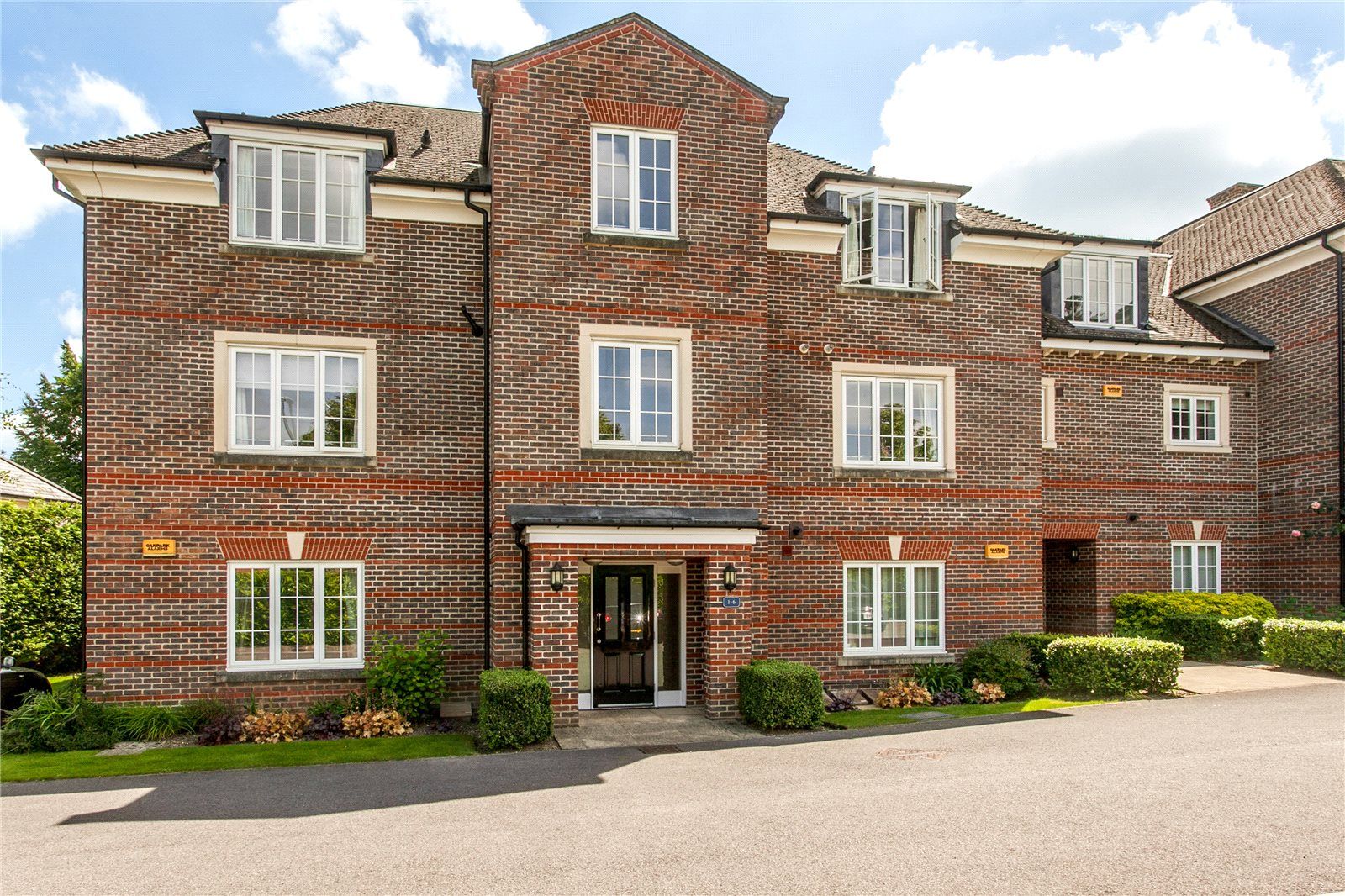 2 bed flat for sale in The Gables, Chilbolton Avenue, Winchester