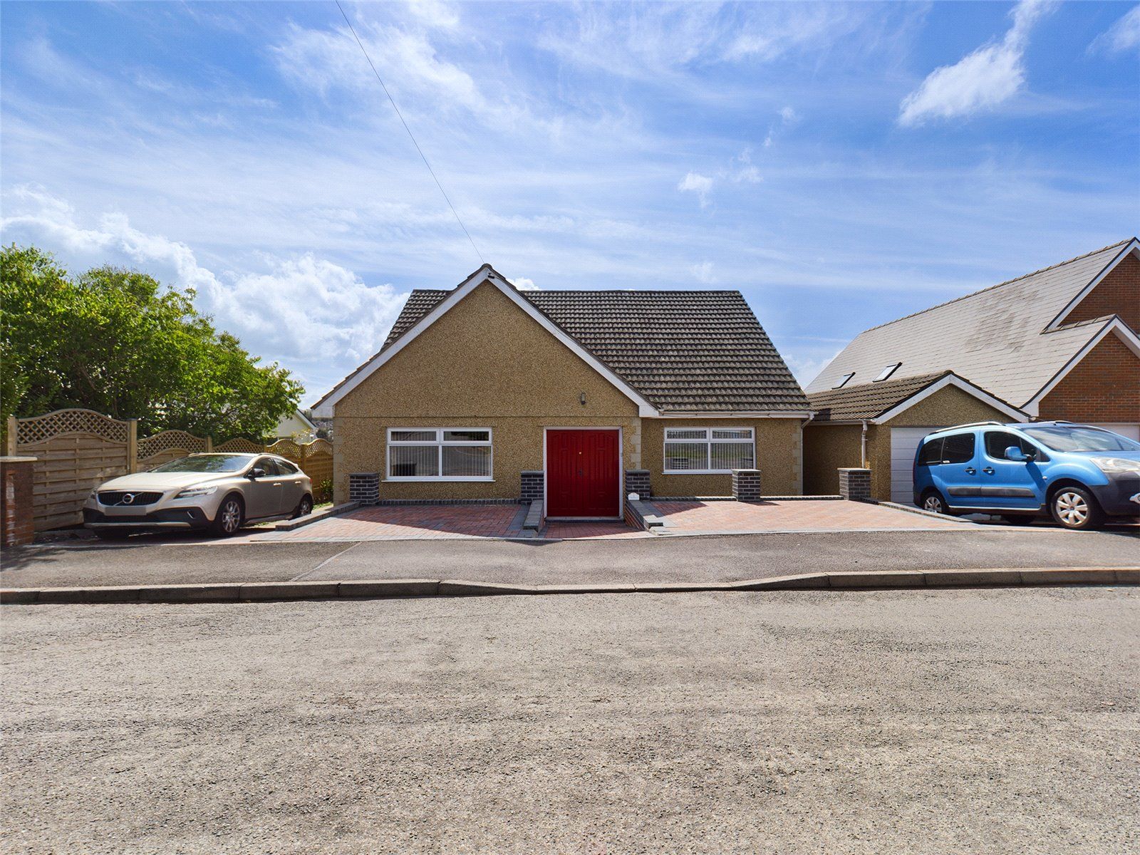 4 bed bungalow for sale in Highlands Crescent, Beaufort, Ebbw Vale