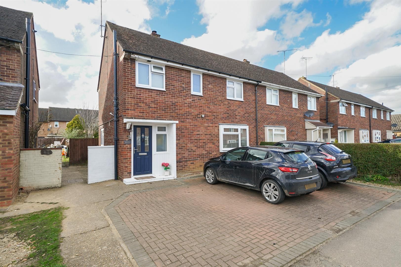 3 bed semidetached house for sale in Finch Crescent, Leighton Buzzard LU7 Zoopla