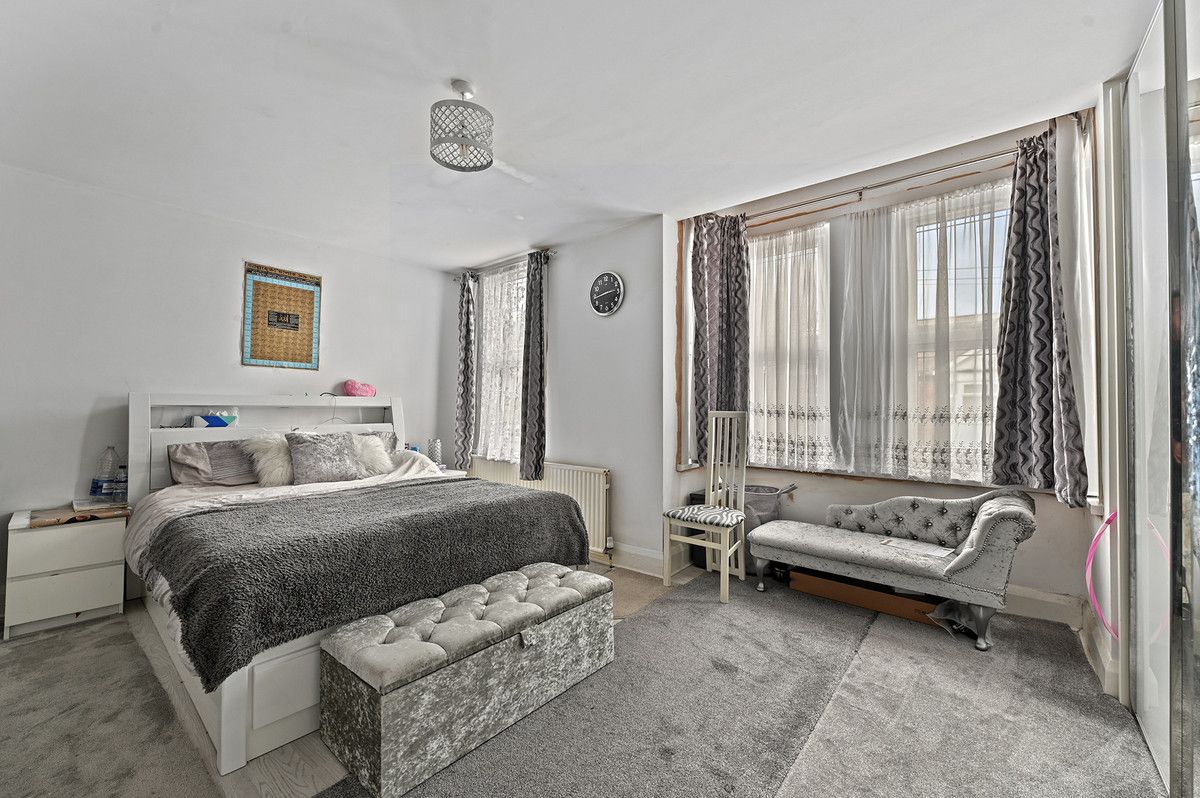 8 bed terraced house for sale in Hampton Road, Ilford IG1 Zoopla