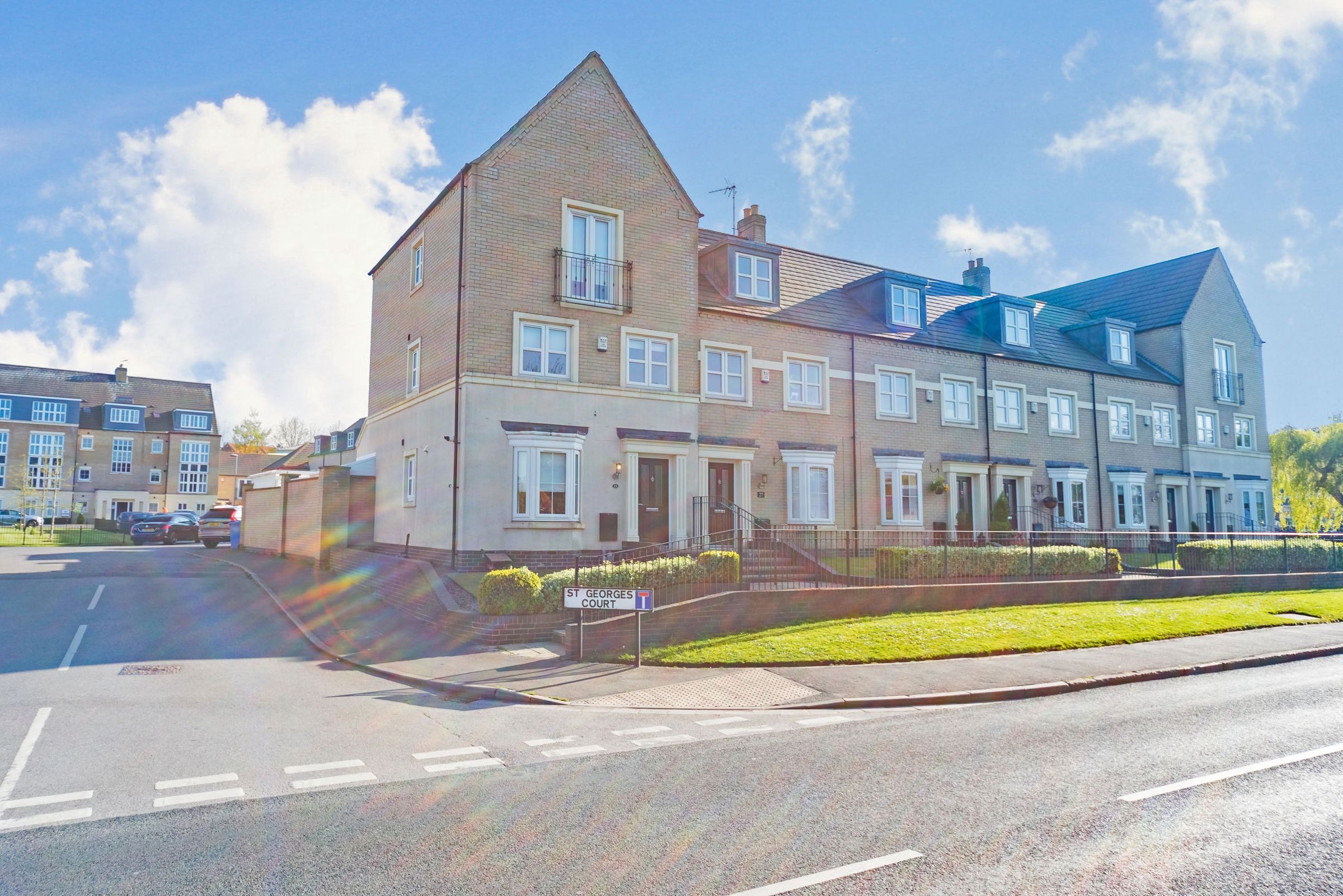 4 bed end terrace house for sale in Great Gutter Lane East, Willerby