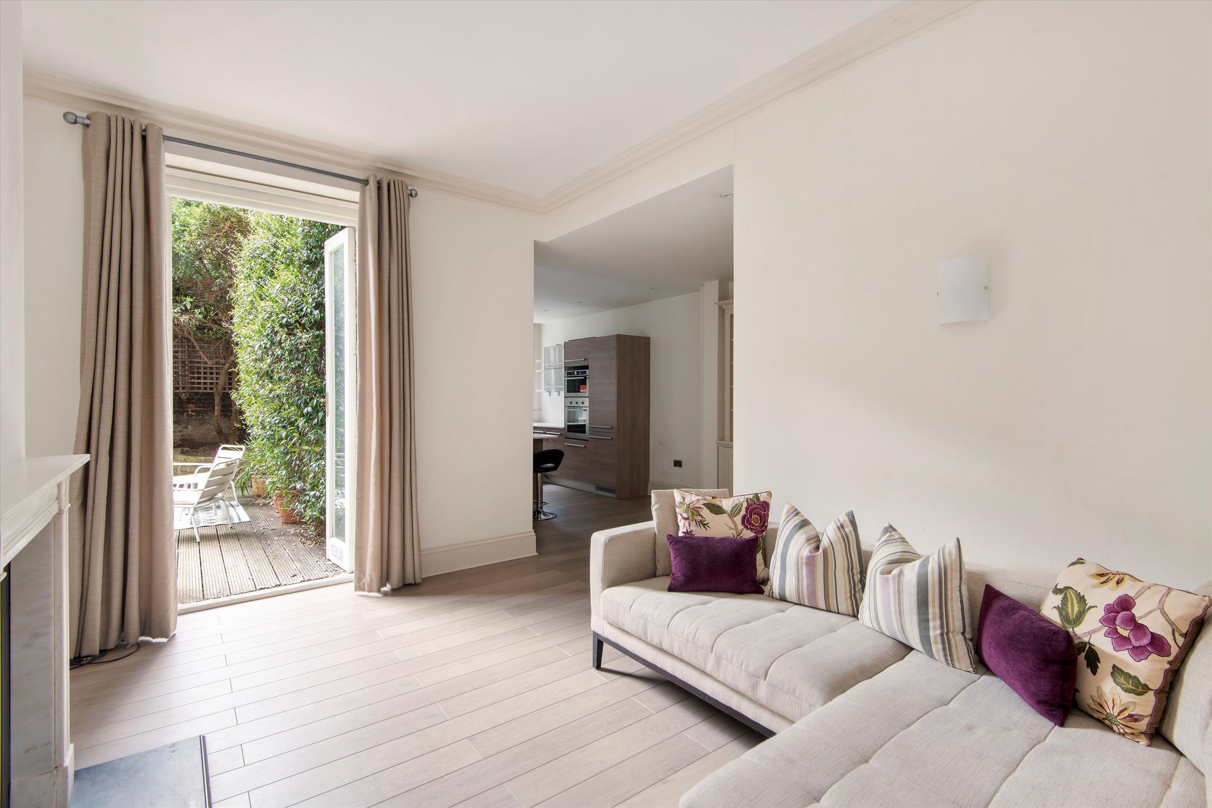 2 bed flat for sale in Kensington Court, London W8 Zoopla