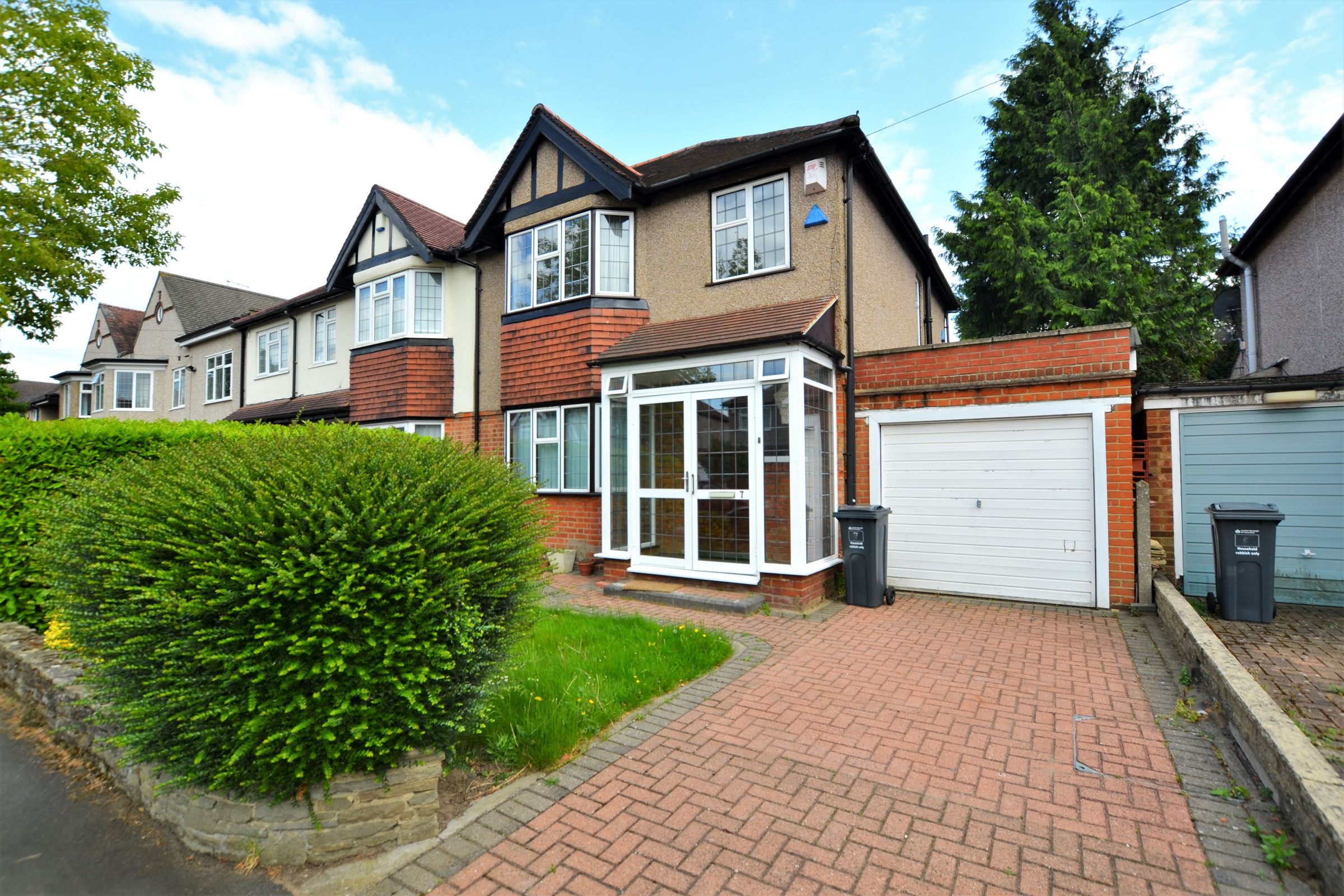 3 bed semidetached house to rent in Lingwood Gardens, Osterley