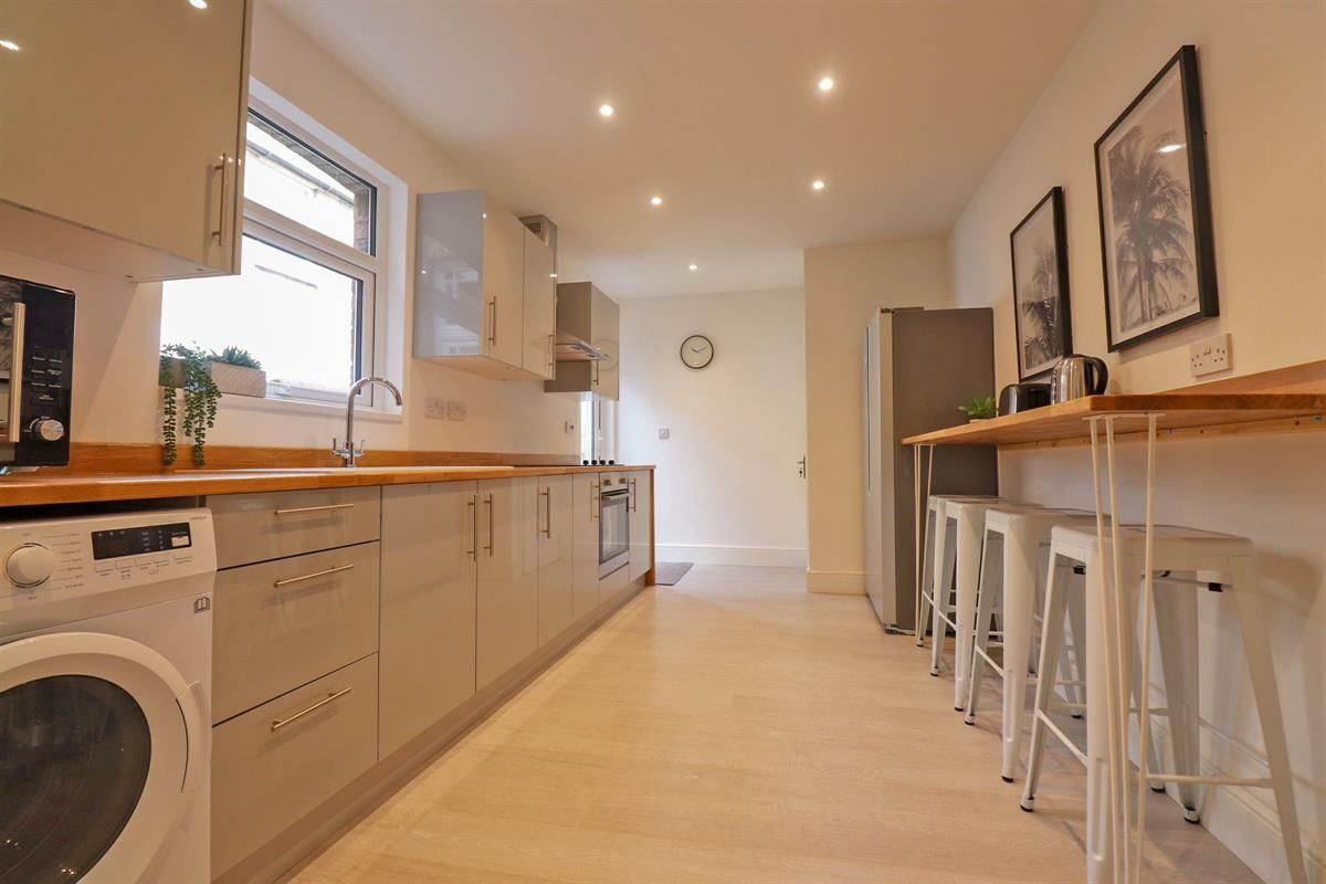 5 bed terraced house to rent in Kempston Road, Bedford MK42 Zoopla