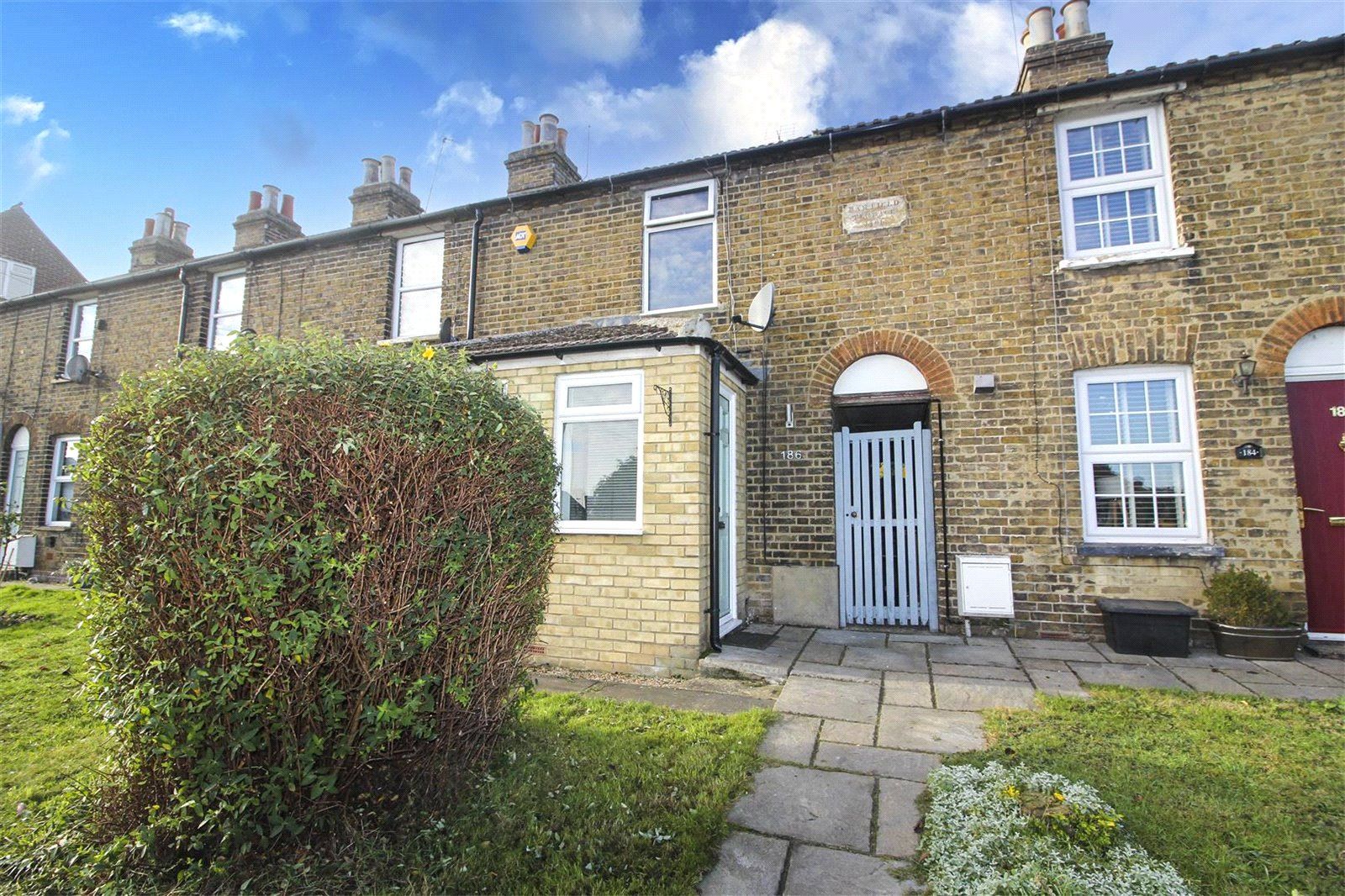 2 bed terraced house to rent in Main Road, Sutton At Hone, Dartford