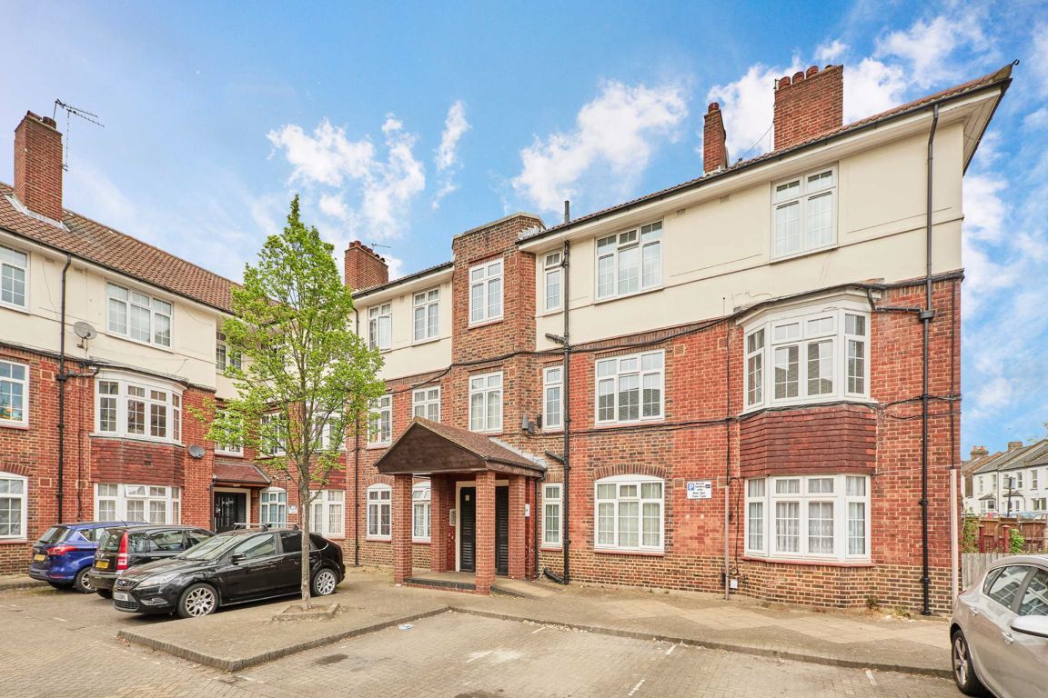 2 bed flat for sale in Fountain Road, London SW17 Zoopla