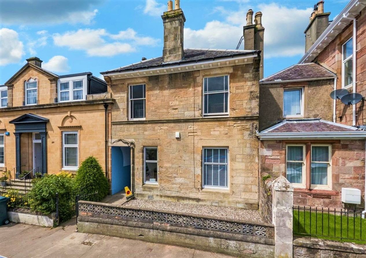 2 bed flat for sale in William Street, Helensburgh, Argyll And Bute G84