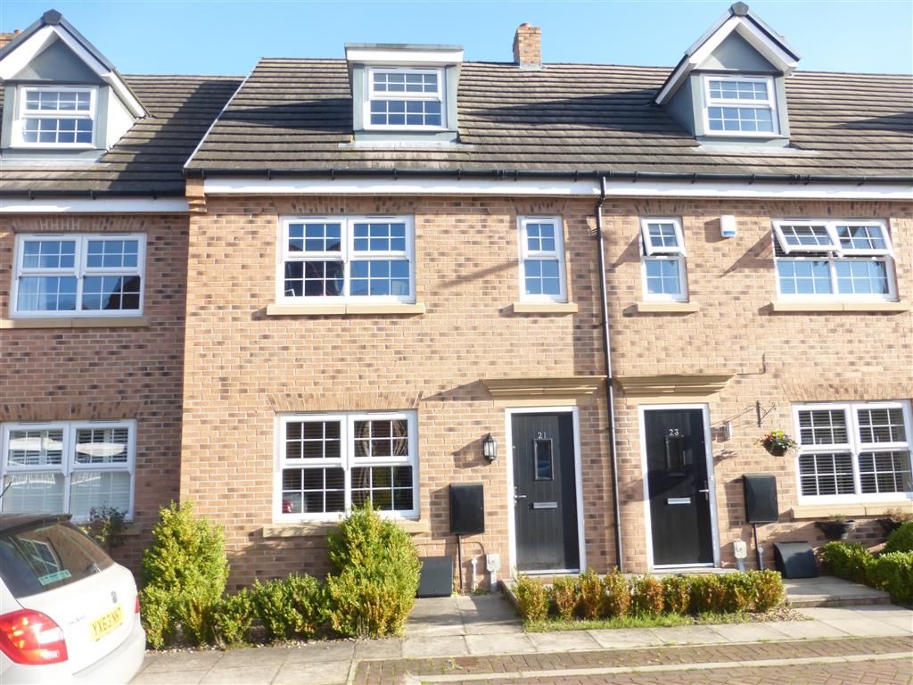 4 bed terraced house for sale in Cleminson Gardens, Cottingham HU16