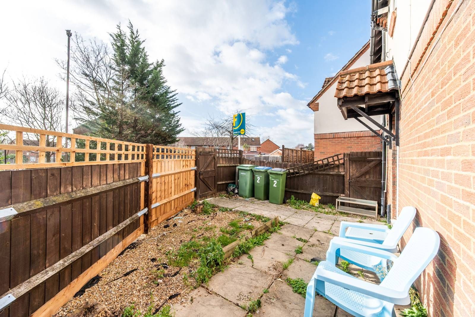 1 bed terraced house for sale in Nickelby Close, Thamesmead, London