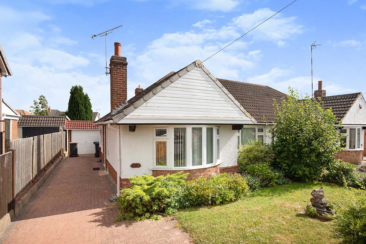2 bed bungalow for sale in Kingsley Crescent, Bulkington, Bedworth