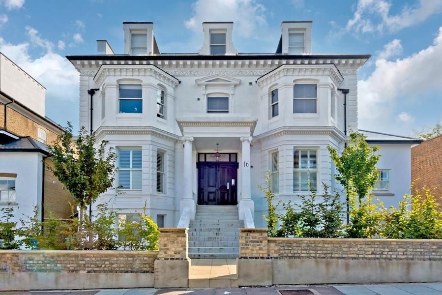 3 bed flat to rent in Avenue Elmers, Surbiton KT6 Zoopla