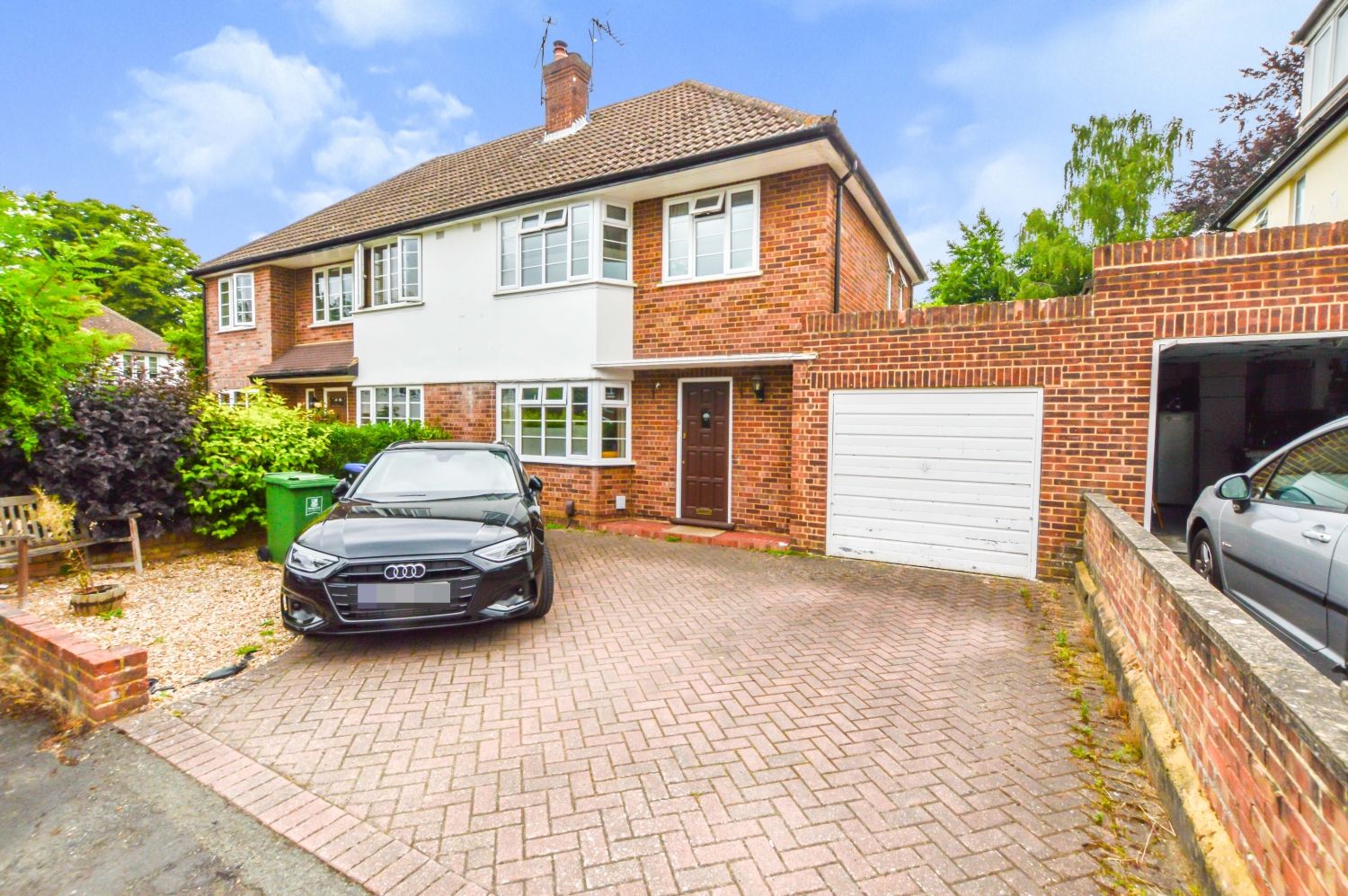 3 bed semidetached house to rent in St James Close, St Johns, Woking