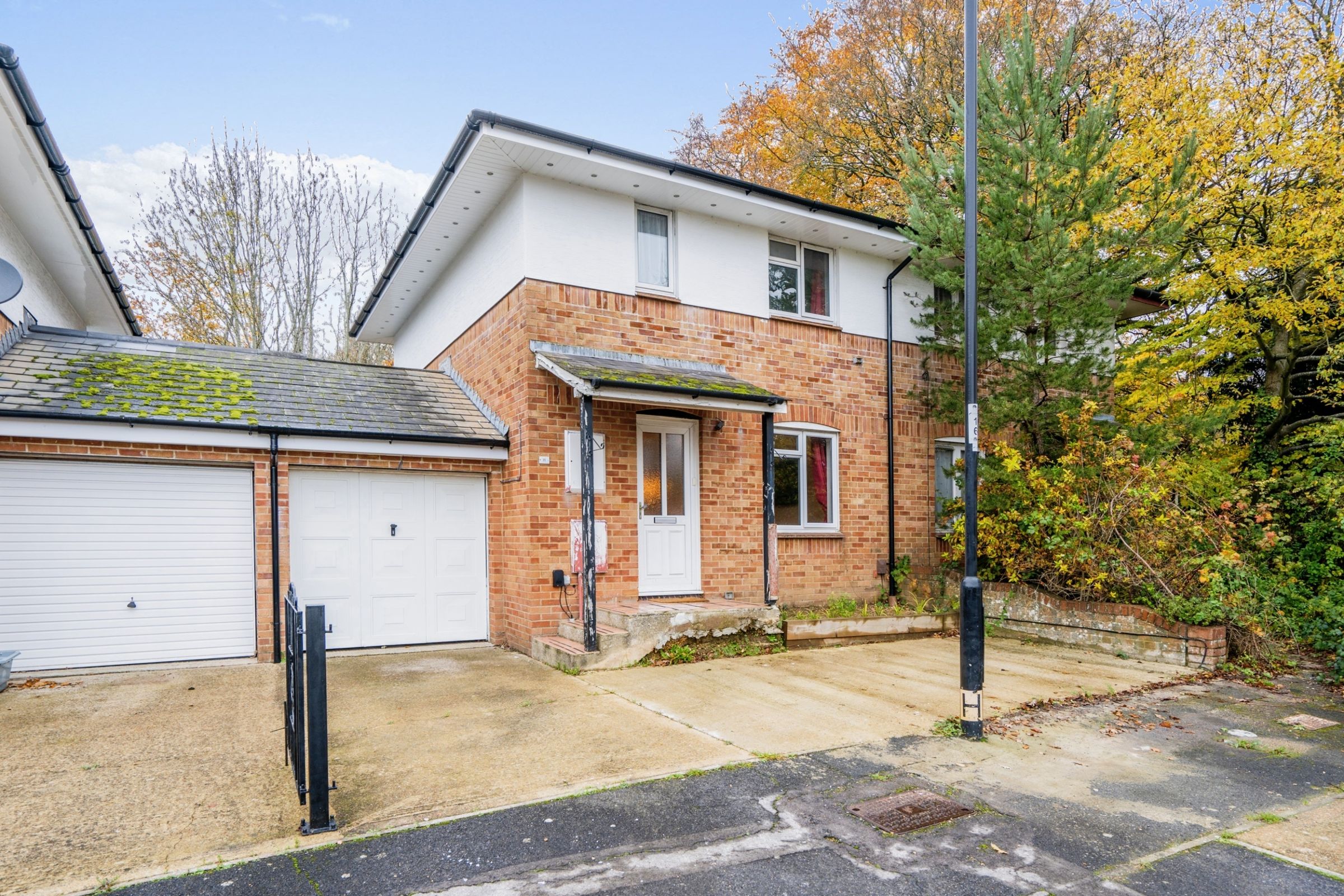 3 bed semidetached house for sale in Hornchurch Road, Lord's Hill