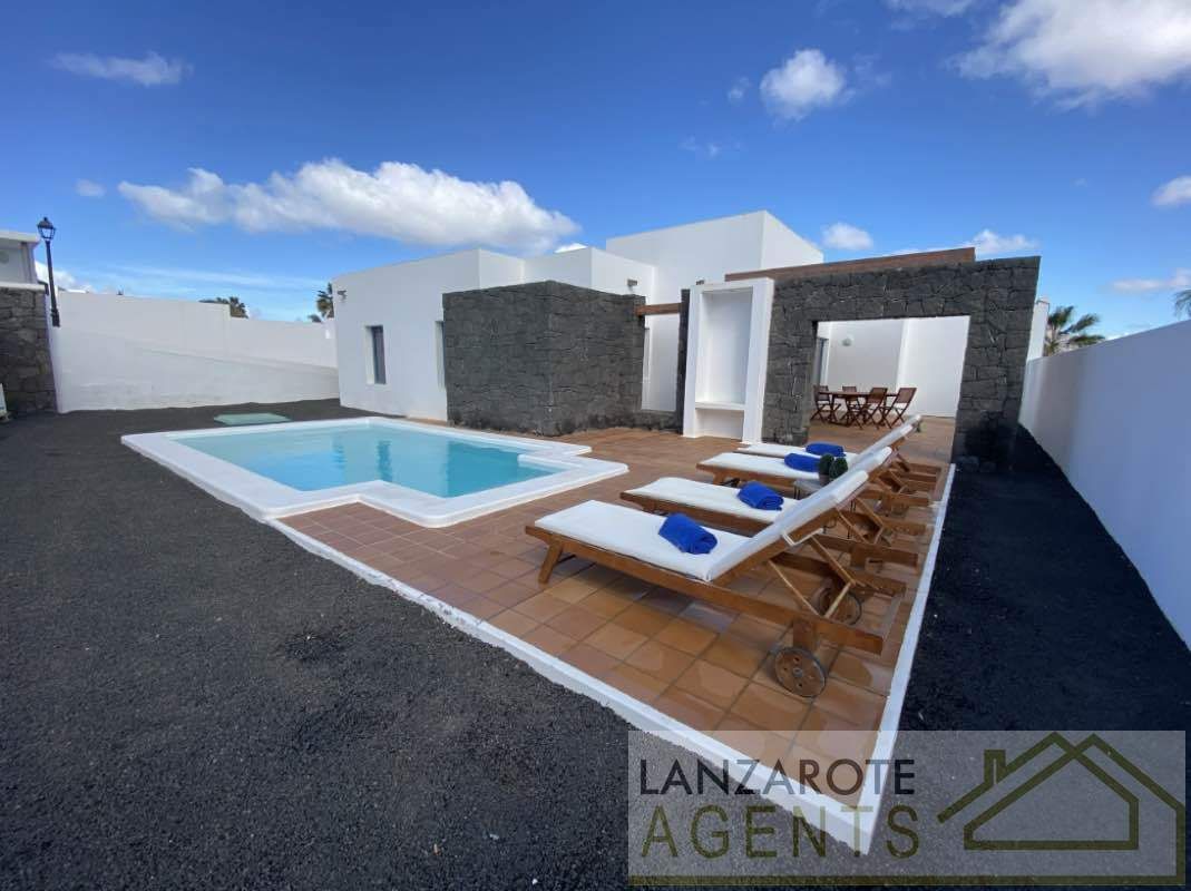 3 bed villa for sale in Playa Blanca, Spain Zoopla