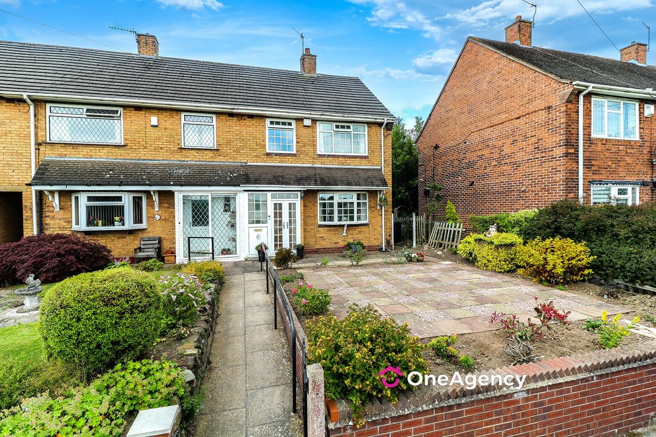 3 bed town house for sale in Townsend Place, Bucknall, StokeOnTrent