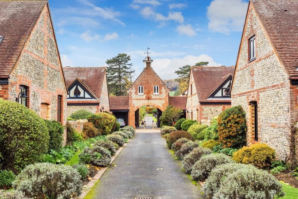 1 bed property for sale in Sondes Farm, Dorking RH4 Zoopla