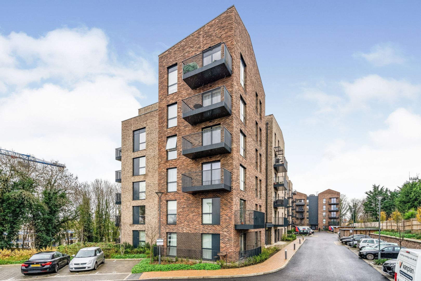 1 Riverwell Close, Watford WD18  