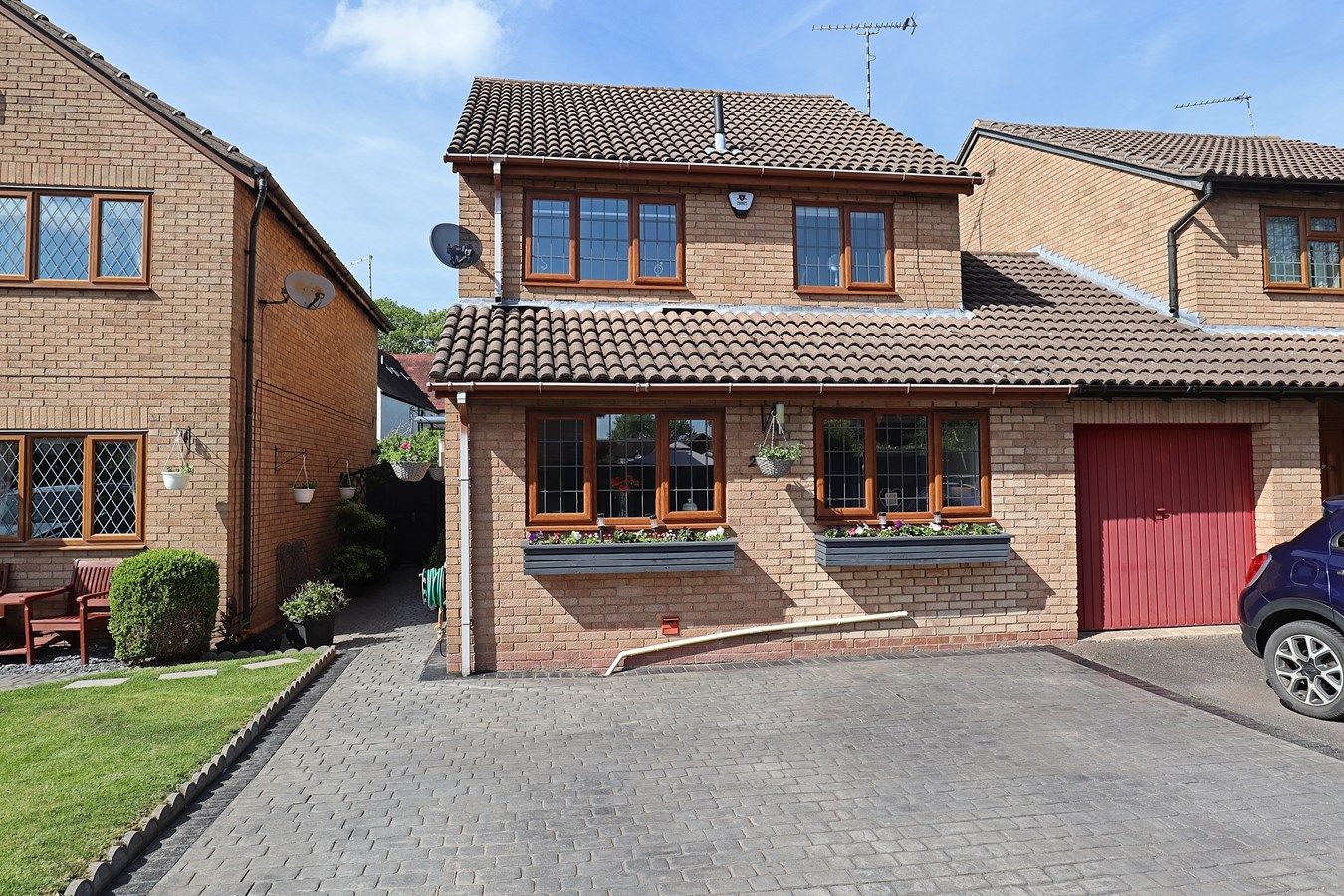 3 bed linkdetached house for sale in Clovelly Way, Horeston Grange