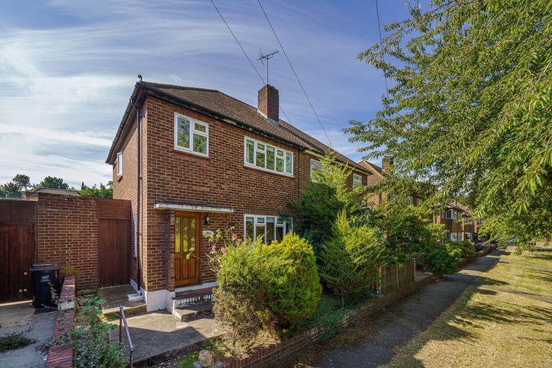 3 bed semidetached house for sale in Windsor Drive, Chelsfield