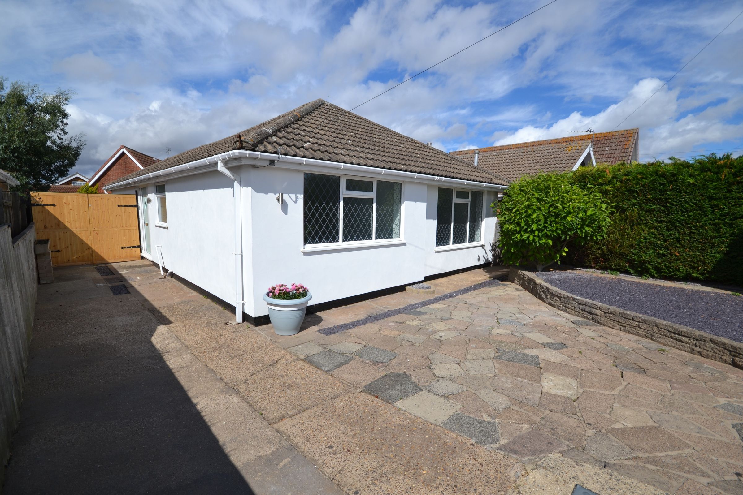 3 bed bungalow for sale in Riverside Drive, Cleethorpes DN35 Zoopla