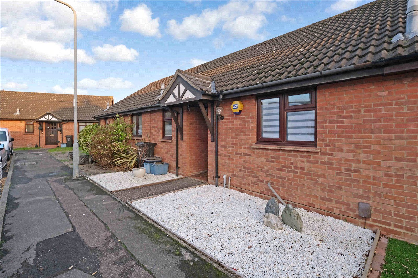 1 bed bungalow for sale in Headingley Close, Hainault, Ilford IG6 Zoopla