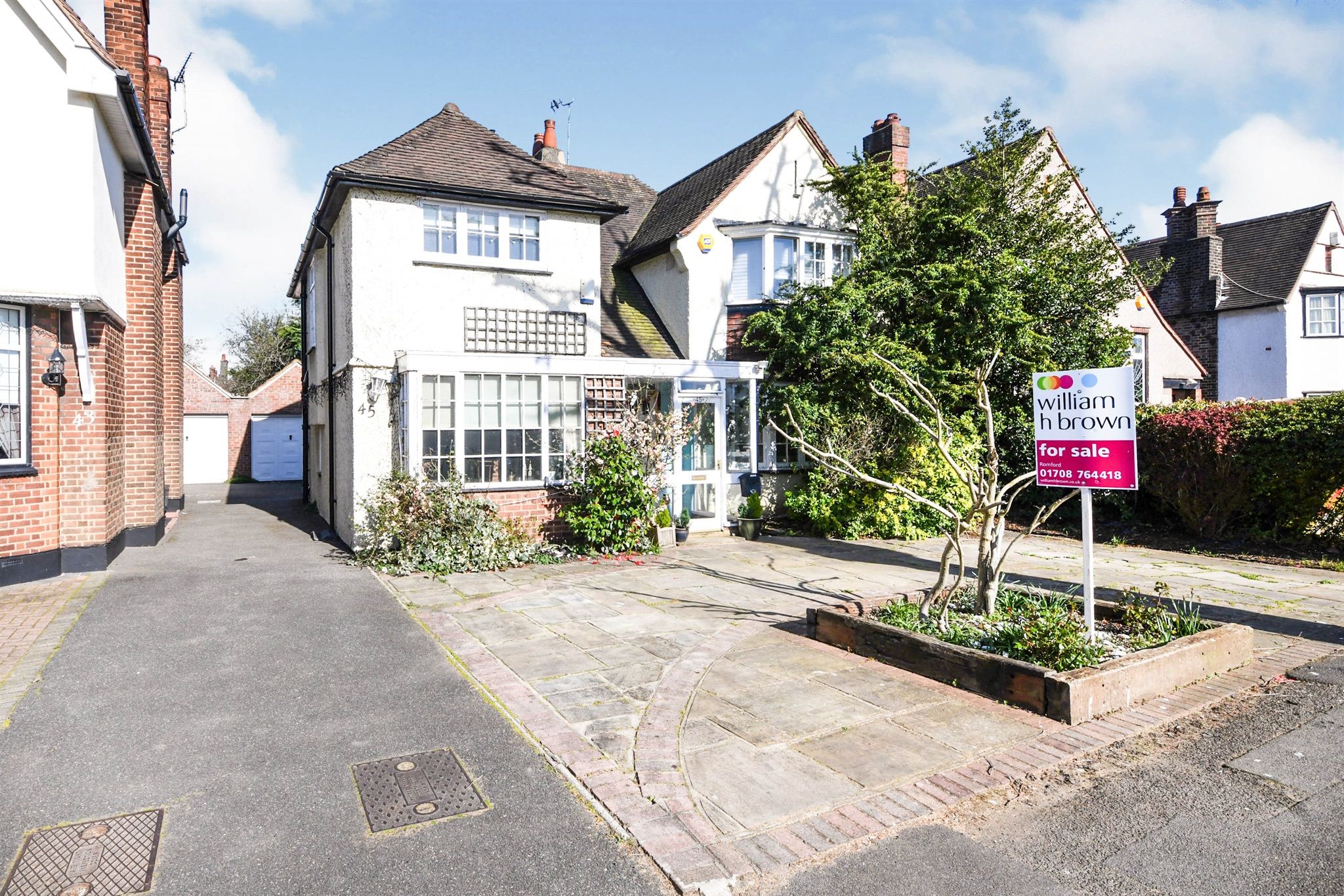 4 bed detached house for sale in Balgores Lane, Gidea Park, Romford RM2