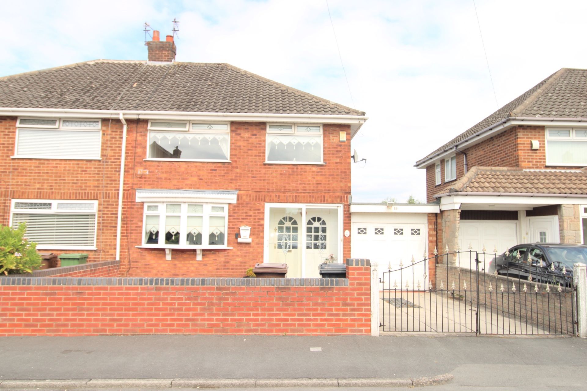 3 bed semidetached house for sale in Taunton Drive, Aintree, Liverpool