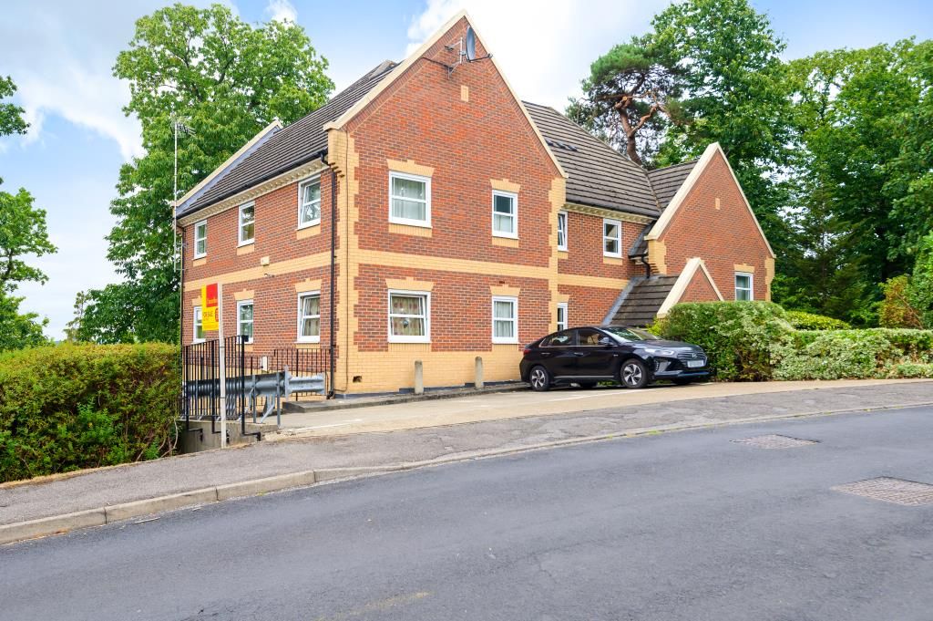 2 bed block of flats for sale in Woking, Surrey GU21 Zoopla
