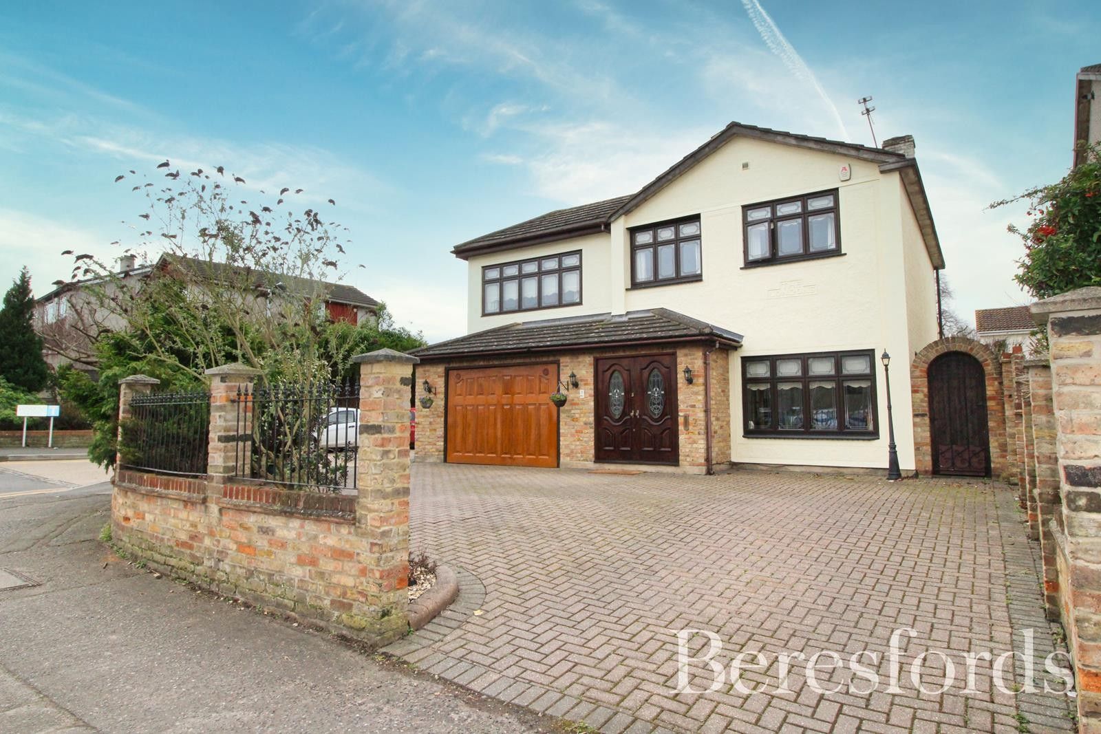 4 bed detached house for sale in Londons Close, Upminster, Essex RM14