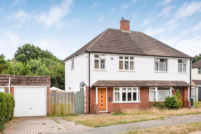 3 bed semidetached house for sale in Hilley Field Lane, Fetcham