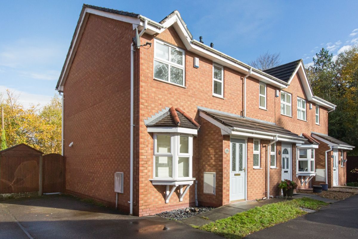 2 bed terraced house to rent in Hollybank Close, Winnington, Northwich