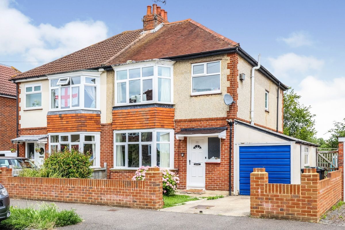 3 bed semidetached house to rent in Maylands Road, Havant, Hampshire