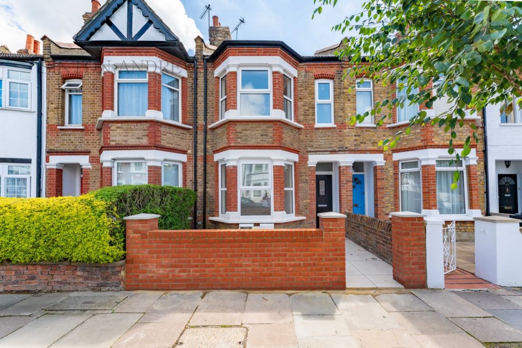Garden Flat, Darwin Road, Ealing W5  