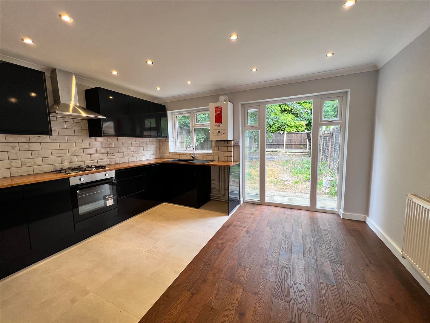 3 bed semidetached house to rent in Curling Lane, Badgers Dene, Grays