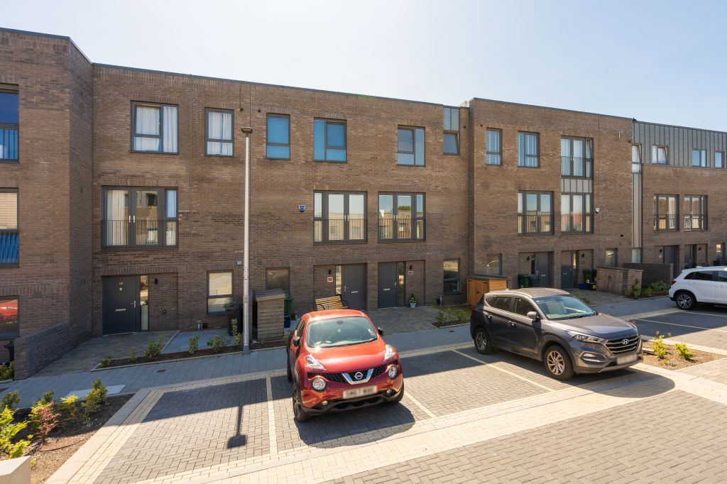 21 Ellis Drive, Edinburgh EH14