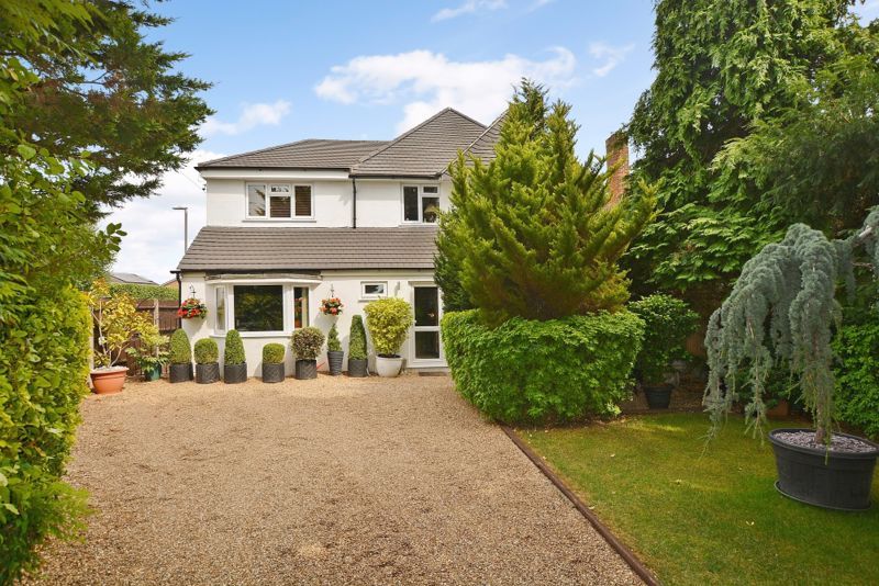 4 bed detached house for sale in Holtspur Top Lane, Beaconsfield HP9