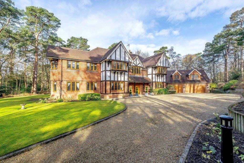 Cobbetts Ridge, Farnham GU10  