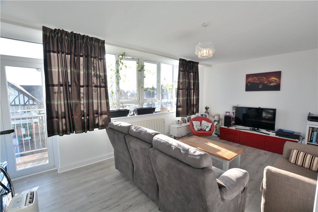 Bathurst Walk Iver Bucks SL0  