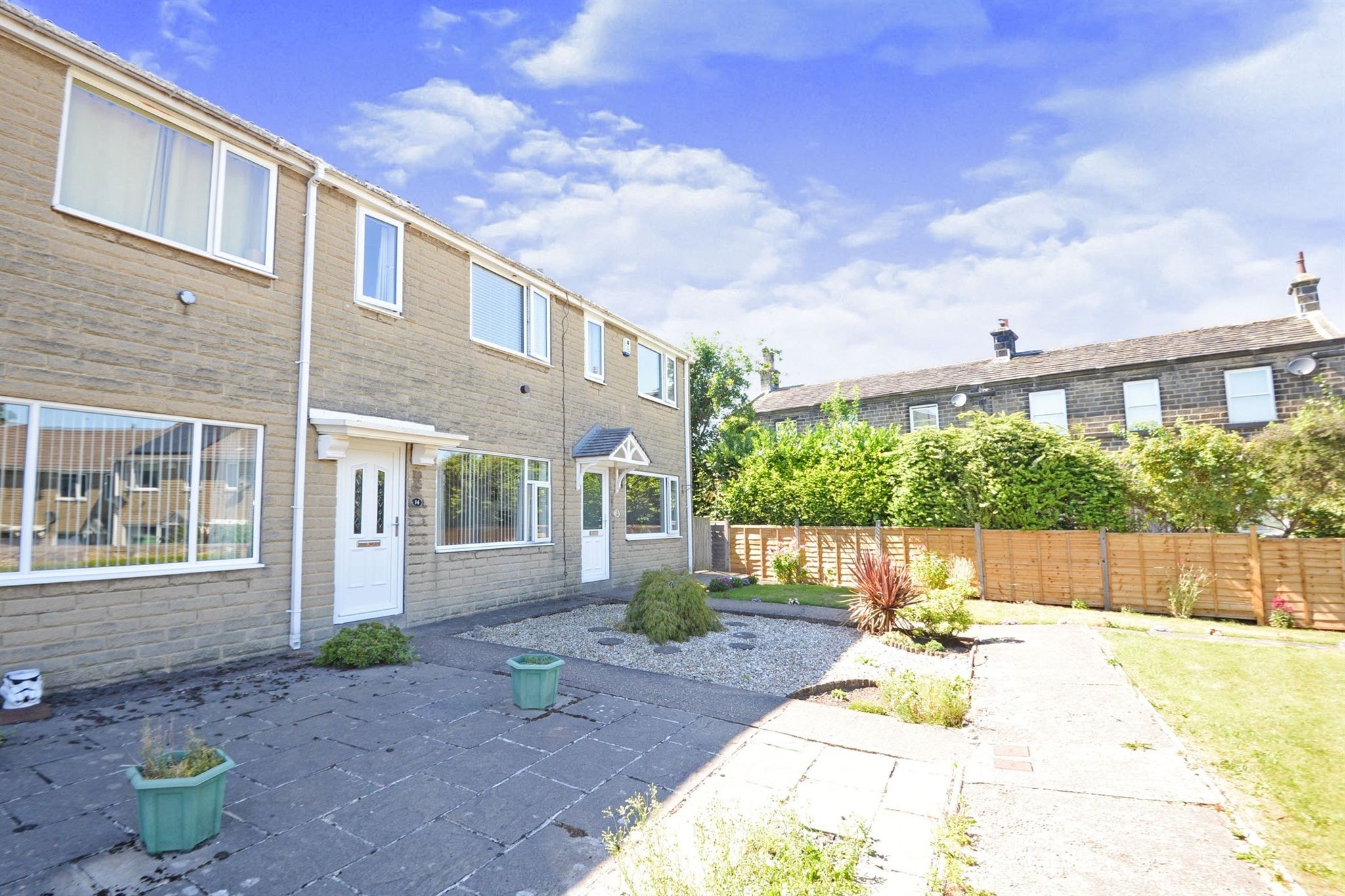 3 bed terraced house for sale in Broomhill Close, Scholes, Holmfirth