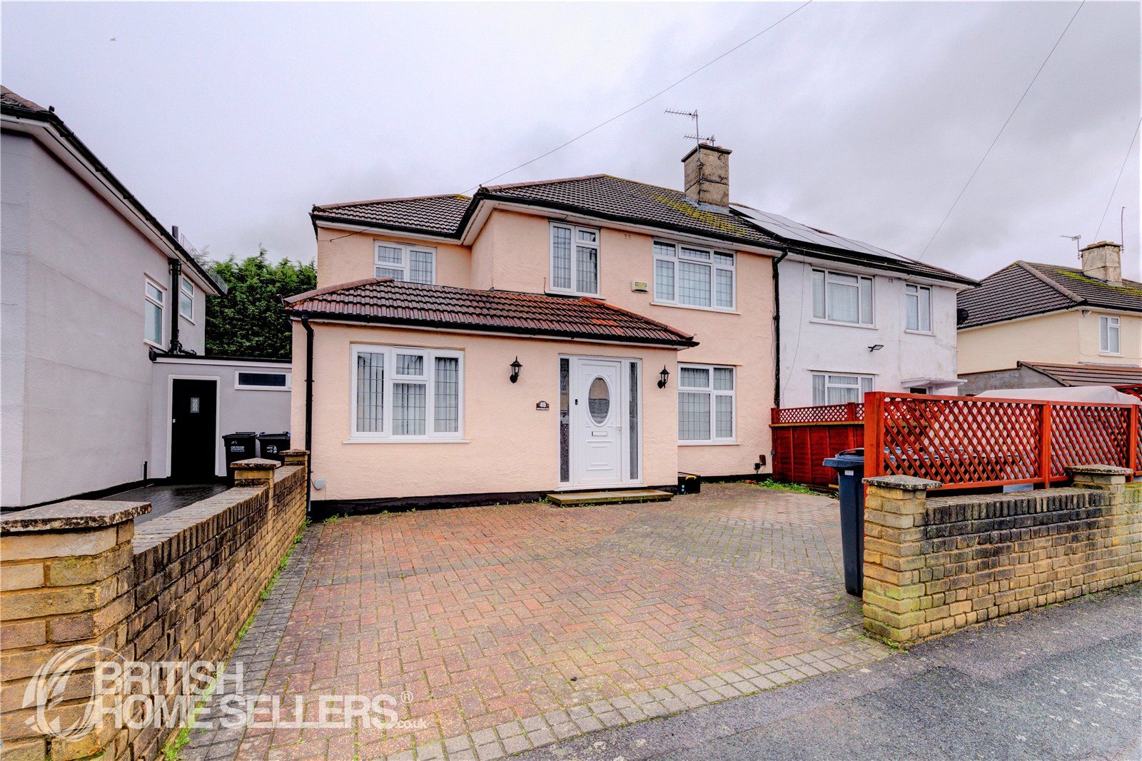 4 bed semidetached house for sale in North Downs Road, New Addington