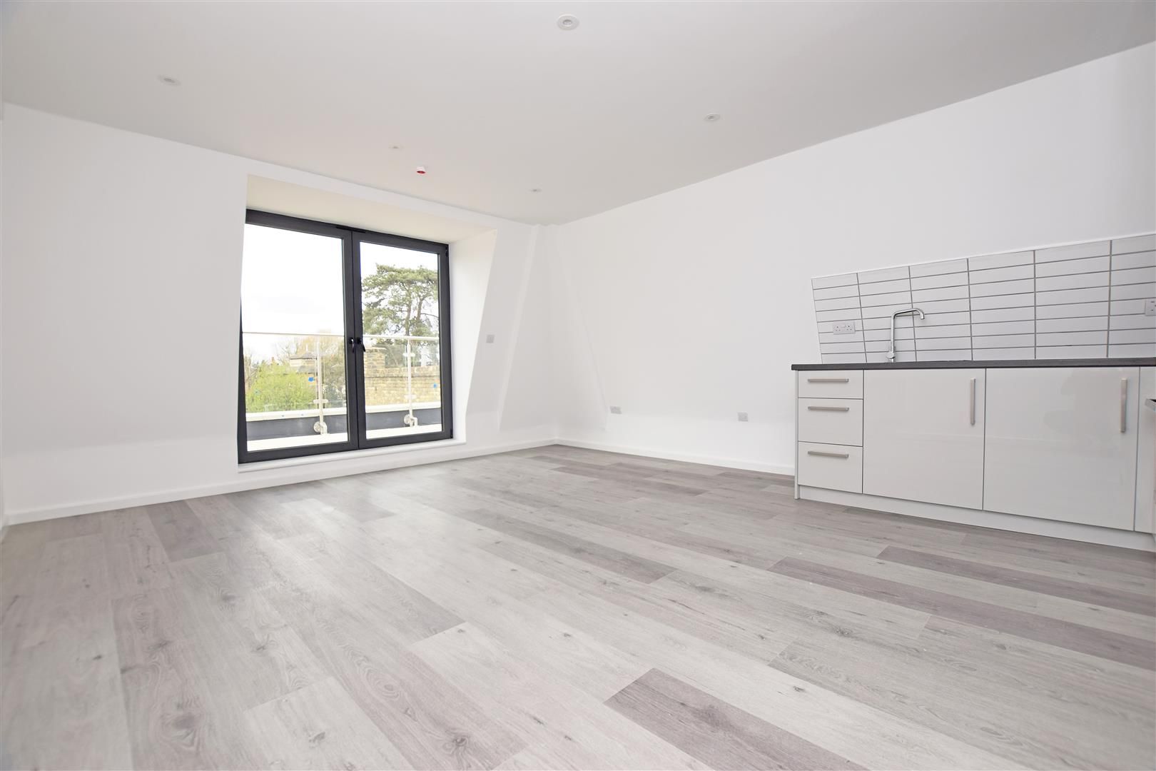 1 bed flat to rent in High Street, Hampton Hill, Hampton TW12 Zoopla
