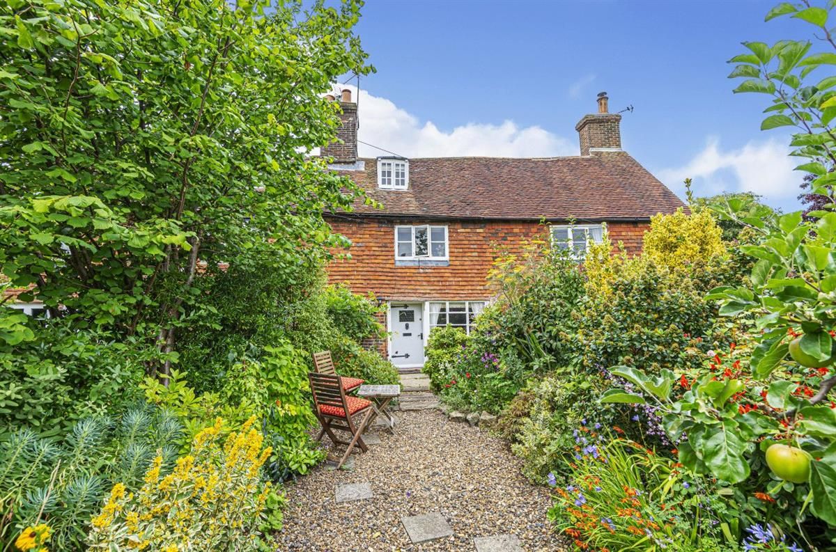 2 bed terraced house for sale in Gloucester Place, Sparrows Green