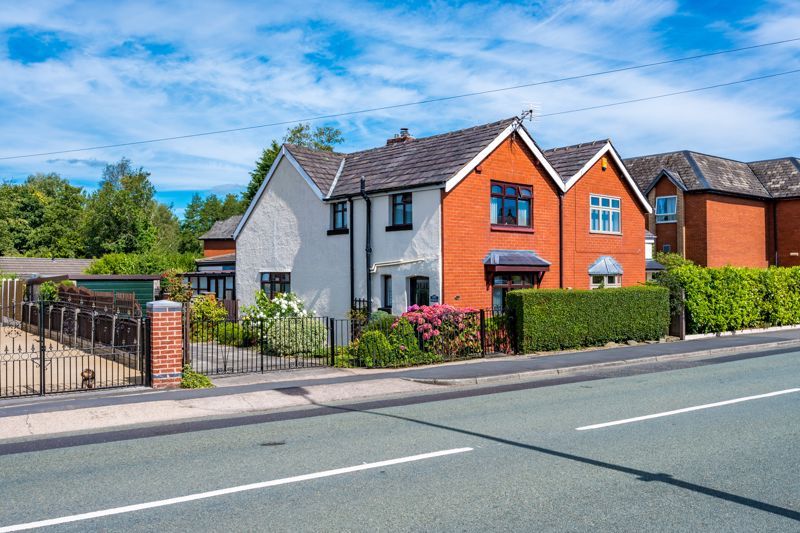 3 bed semidetached house for sale in Almond Brook Road, Standish