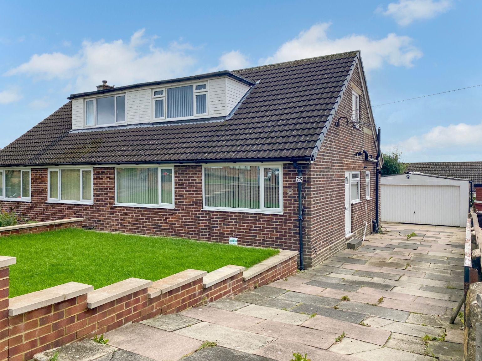 3 bed semidetached house for sale in Markfield Avenue, Low Moor BD12